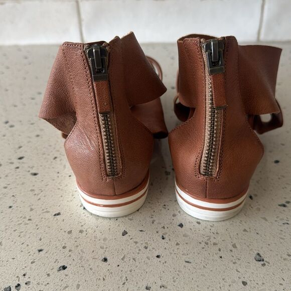 Eileen Fisher Sport Tumbled Leather Sneaker Sandal in Honey - Picture 7 of 15